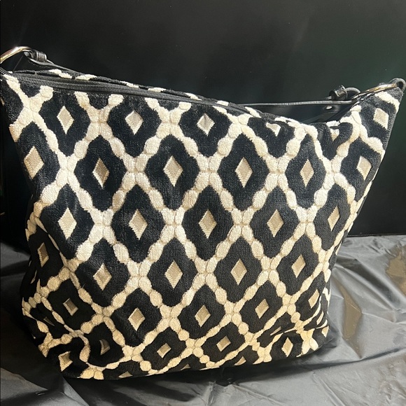 One BAD A** Black and White Patterned Carpet Bag!!! EUC - Picture 3 of 7